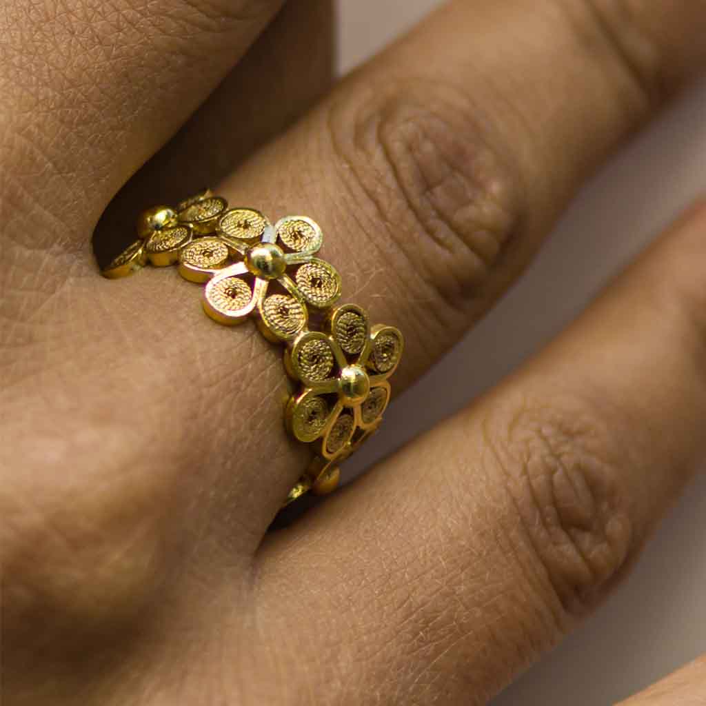 Gold Vermeil DAISY RING OH VOILA JEWELRY presented on a finger